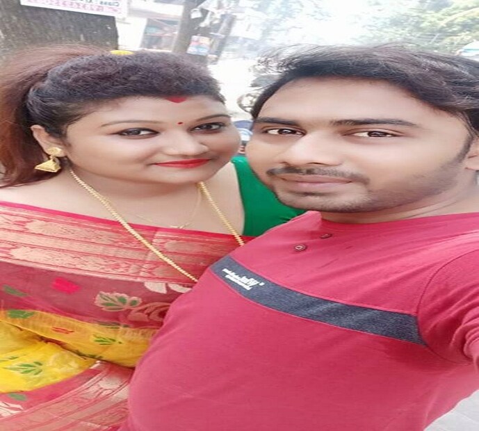স্বামীর সঙ্গে প্রিয়া ৷