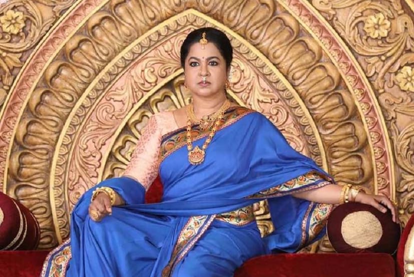 ♦ প্রসঙ্গত শ্রীলঙ্কায় রবিবার সকালে ধারাবাহিক বিস্ফোরণে মৃতের সংখ্যা লাফিয়ে লাফিয়ে বেড়েই চলেছে। বিস্ফোরণ হয় ৩টি চার্চ ও ৩টি হোটেলে। ওই ৩টি হোটেলের মধ্যে একটি সিনামন গ্র্যান্ড। আর সেখানেই ছিলেন রাধিকা।