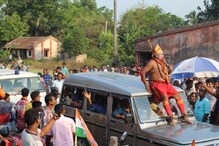 রানাঘাটে বিজেপি প্রার্থীর হয়ে প্রচারে নামলেন স্বয়ং ‘হনুমান’ ! ছবি ভাইরাল সোশ্যাল মিডিয়ায় রানাঘাটে বিজেপি প্রার্থীর হয়ে প্রচারে নামলেন স্বয়ং ‘হনুমান’ ! ছবি ভাইরাল সোশ্যাল মিডিয়ায়