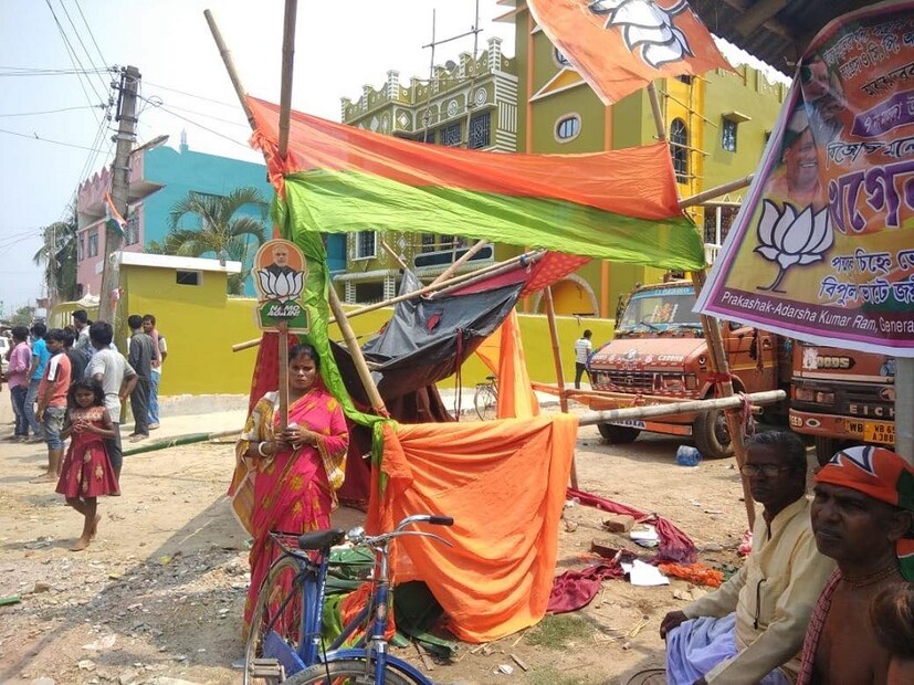 ভেঙে গুড়িয়ে দেওয়া হয় বিজেপির ক্যাম্প অফিস। অভিযোগের তির তৃণমূলের দিকে।  