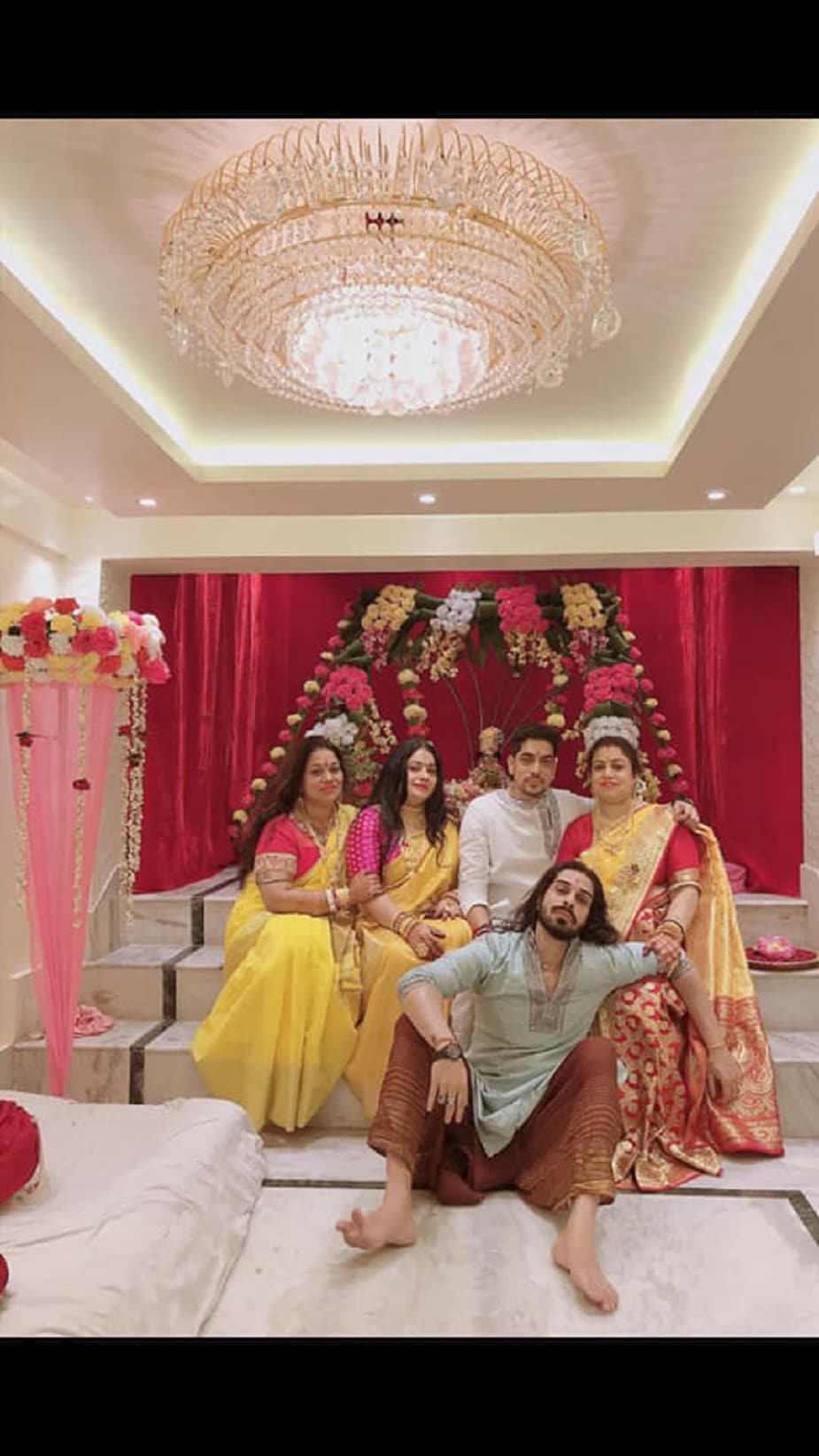 ♦ চৈত্র নবরাত্রিতে দেবীর পুজোর ব্যবস্থা করেছিলেন কৃষ্ণণ ৷ বিরাট আয়োজন করা হয়েছিল ৷ আয়োজন ছিল জাগ্রাতারও ৷ সেখানে নিজে অংশ নিয়েছিলেন কৃষ্ণণ ৷ গত ১৭ এপ্রিলও সেই পুজোর ছবি সোশ্যাল মিডিয়ায় পোস্ট করেছিলেন তিনি ৷ ♦ চৈত্র নবরাত্রিতে দেবীর পুজোর ব্যবস্থা করেছিলেন কৃষ্ণণ ৷ বিরাট আয়োজন করা হয়েছিল ৷ আয়োজন ছিল জাগ্রাতারও ৷ সেখানে নিজে অংশ নিয়েছিলেন কৃষ্ণণ ৷ গত ১৭ এপ্রিলও সেই পুজোর ছবি সোশ্যাল মিডিয়ায় পোস্ট করেছিলেন তিনি ৷