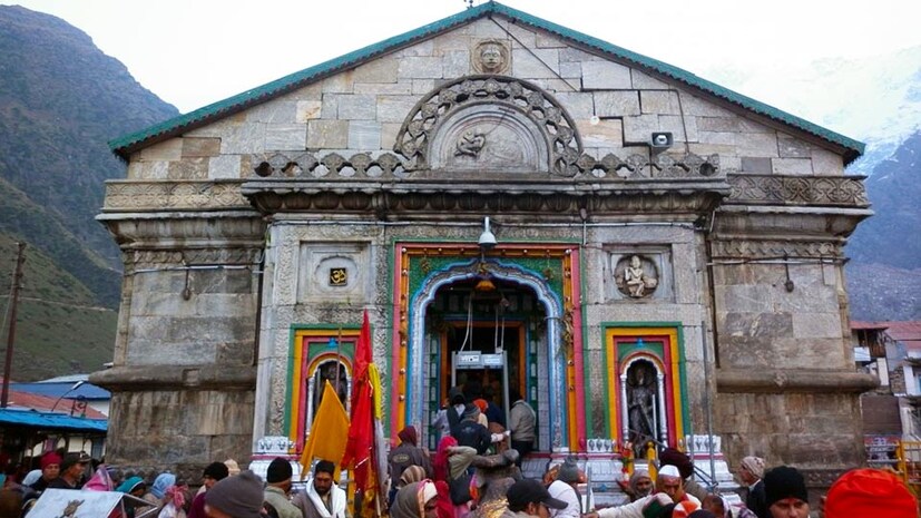 দেশের বিভিন্ন প্রান্তে মহাদেবের একাধিক মন্দির আছে ৷ কেদারনাথ বদ্রীনাথ, সোমনাথ, কাশী বিশ্বনাথ, ত্রম্বোকেশ্বর-সহ ঘরে ঘরে তাঁর বাস ৷