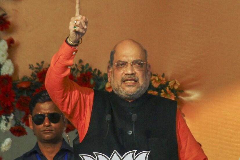 অমিত শাহকে নিশানা করে সুর চড়িয়েছেন কংগ্রেস মুখপাত্র প্রিয়াঙ্কা চতুর্বেদী। ট্যুইটারে তিনি লিখেছেন, অমিত শাহজি, প্রিয়াঙ্কাজি কোন রঙের লিপস্টিক লাগান তা নিয়ে কোনও সাংবাদিকই রিপোর্ট করেননি। মহিলাদের সম্পর্কে আপনারা কী ভাবেন তা ফের সামনে এল। এটা লিঙ্গ বৈষম্যমূলক ভাবনা। ভাবনা বদলালেই দেশ বদলাবে।  