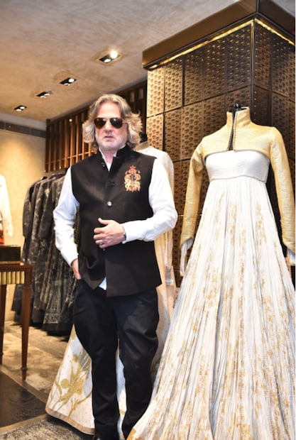 উষা লোকাল প্রতিভা ও ক্রাফ্টের কাজের উপর গুরুত্ব দিয়েছে এবার। উষা গ্রামের মহিলাদের কাছে পৌঁছে দিয়েছে অত্যাধুনিক ব্যবস্থা। তাদের স্কুল গুলি থেকেও গ্রামের মহিলাদের সেলাই শেখানো হয়। এতে রোজগারের রাস্তাও খুলে গেছে মেয়েদের সামনে। photo source collected