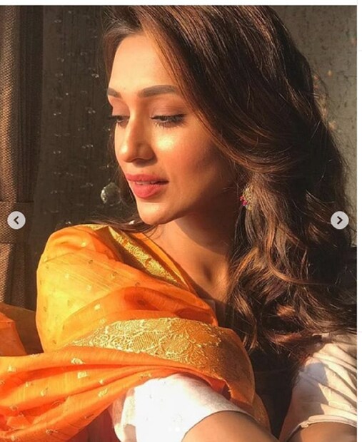 এই মুহুর্তে সিনেমা করা হবে না তাঁদের। কারণ হাতে এখন প্রচুর কাজ। মানুষের জন্য তাঁদের করতে হবে কাজ। মিমি যাদবপুর থেকে তৃণমূলের প্রার্থী।  photo source collected