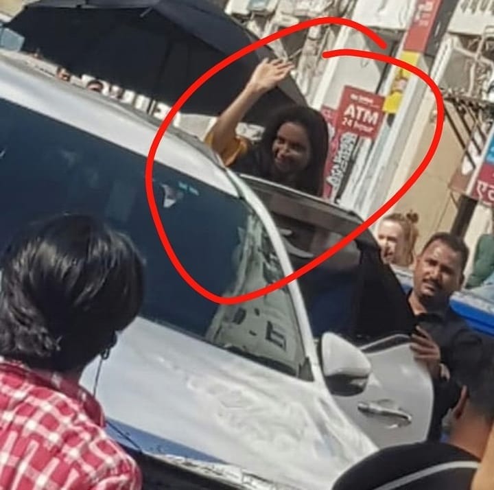 • এবার সেই লুকে দীপিকাকে দেখা গেল জনসমক্ষে ৷ অ্যাসিডে ঝলসে যাওয়া মুখের মেকআপ নিয়েই সামনে এলেন দীপিকা ৷ • এবার সেই লুকে দীপিকাকে দেখা গেল জনসমক্ষে ৷ অ্যাসিডে ঝলসে যাওয়া মুখের মেকআপ নিয়েই সামনে এলেন দীপিকা ৷