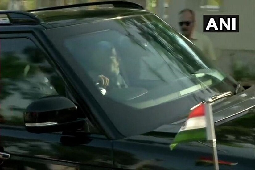 এরপরই রওনা হন আহমেদাবাদের ভোটকেন্দ্রের উদ্দেশে