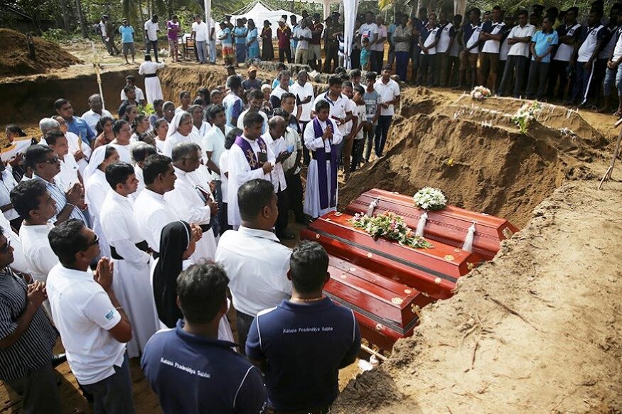 শ্রীলঙ্কার ধারাবাহিক বিস্ফোরণে মৃত্যুপুরীর রূপ নিয়েছে গোটা কলম্বো ৷ রবিবার পর পর মোট আটটি বিস্ফোরণে রীতিমতো নড়ে গিয়েছে দেশের নিরাপত্তা ব্যবস্থা (Image: Reuters) শ্রীলঙ্কার ধারাবাহিক বিস্ফোরণে মৃত্যুপুরীর রূপ নিয়েছে গোটা কলম্বো ৷ রবিবার পর পর মোট আটটি বিস্ফোরণে রীতিমতো নড়ে গিয়েছে দেশের নিরাপত্তা ব্যবস্থা (Image: Reuters)