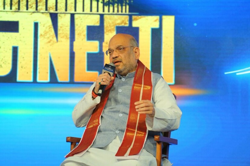  প্রিয়াঙ্কা গান্ধির লিপস্টিক নিয়ে অমিত শাহের মন্তব্য। আর এ নিয়েই জাতীয় রাজনীতিতে বিতর্কের ঝড়। কংগ্রেসের দাবি, প্রিয়াঙ্কা ফ্যাক্টরে চাপে পড়ে গিয়েছে বিজেপি। তাই এভাবে আক্রমণ করতে হচ্ছে।