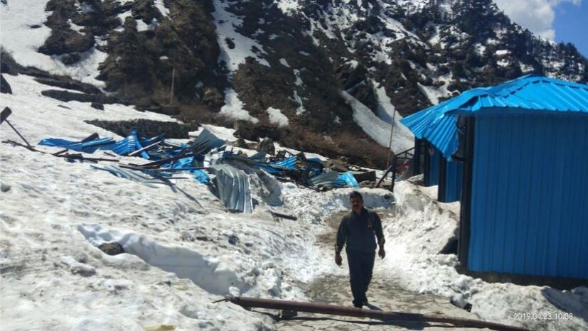  ৭মে ভোর 0৫:৩৫ টায় খুলে যাবে কেদারনাথ মন্দির । প্রতি বছরই শীতের সময় প্রায় ছয় মাসের জন্য কেদার, বদ্রী, গঙ্গোত্রী ও যমুনোত্রী—এই চারধাম বন্ধ রাখা হয়। (Image: Uttarakhand State Disaster Response Force)