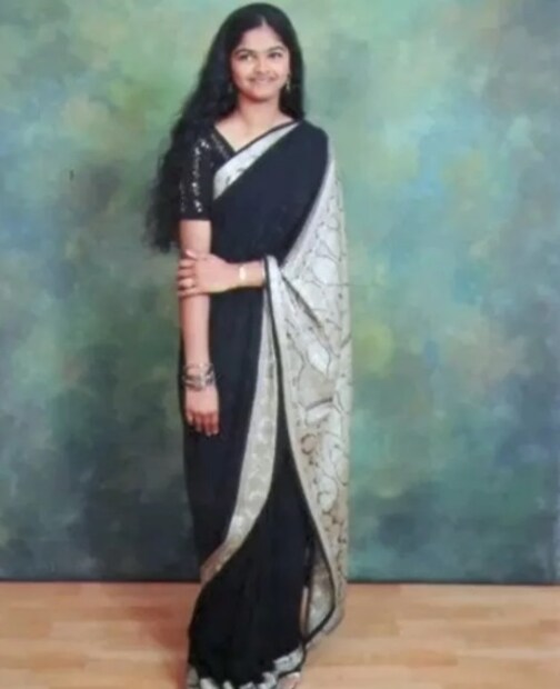 • আজ লক্ষ্মীর জীবনের কাহিনী নিয়ে তৈরি হচ্ছে ‘ছপক’ ৷ মেঘনা গুলজারের এই ছবিতে অভিনয় করবেন দীপিকা পাড়ুকোন ৷ আজ এই লক্ষ্মীই বহু মেয়ের কাছে অনুপ্রেরণা ৷ আজ তিনি সেলিব্রিটি ৷ 