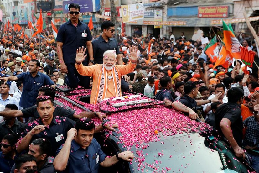 বারাণসী মোদীর রোড শোতে জনতার ঢল! (Image: Reuters)