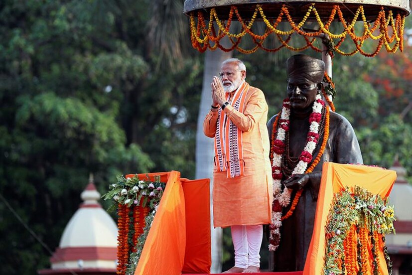 বিশাল জনসমাগমের মধ্য দিয়ে বারাণসীতে রোড শো করসেন প্রধানমন্ত্রী নরেন্দ্র মোদি। (Image: Reuters)