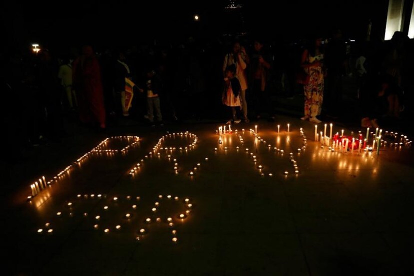 জানা গিয়েছে, প্রার্থনা চলাকালীন ওই ৩ গির্জায় ধারাবাহিক বিস্ফোরণ হয়। হতাহতের সংখ্যা ৪০০-র বেশি বলে জানা গিয়েছে, এখনও পর্যন্ত ২৯৫ জনের মৃত্যুর খবর মিলেছে (Image: AFP)