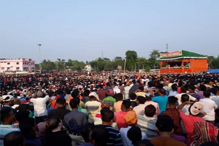 বুধবার প্রথমে বোলপুর ও পরে রানাঘাটে সভা করেন প্রধানমন্ত্রী নরেন্দ্র মোদি। দু জায়গাতেই ভিড় ছিল চোখে পড়ার মতো। (Image: News18) বুধবার প্রথমে বোলপুর ও পরে রানাঘাটে সভা করেন প্রধানমন্ত্রী নরেন্দ্র মোদি। দু জায়গাতেই ভিড় ছিল চোখে পড়ার মতো। (Image: News18)
