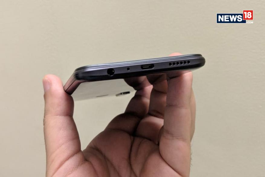 কানেক্টিভিটির জন্য Realme 3 Pro তে রয়েছে Bluetooth 5.0, 4G LTE, Wi-Fi 802.11ac (2.4GHz+5GHz) আর 3.5 মিলিমিটার হেডফোন জ্যাক। কানেক্টিভিটির জন্য Realme 3 Pro তে রয়েছে Bluetooth 5.0, 4G LTE, Wi-Fi 802.11ac (2.4GHz+5GHz) আর 3.5 মিলিমিটার হেডফোন জ্যাক।