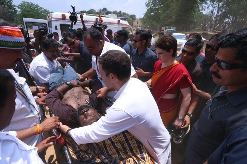 রাহুলের রোডশোয়ের সময় আহত হয়েছিলেন বেশ কয়েকজন সাংবাদিক । তাঁদের সেবায় হাতও লাগিয়েছিলেন রাহুল ও প্রিয়াঙ্কা ।