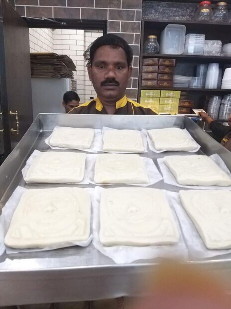ভোটের বাজার সরগরম... আর এই ভোট লড়াইয়ের কাঁধে ভর করেই ব্যবসায়ীদের মুখে হাসি।