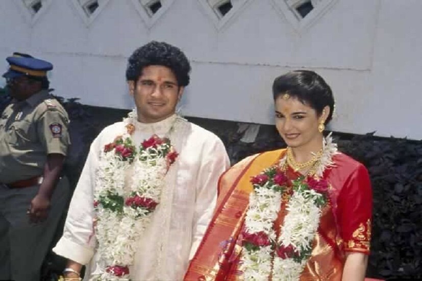 অঞ্জলি সচিনের থেকে বয়সে বড় হওয়া সত্ত্বেও বয়স প্রেমে বাধা হয়ে দাঁড়ায়নি ৷ প্রেমের পরিণতি হিসাবে সংসারের এক্কাদোক্কা শুরু করেন ৷ অর্থাৎ বিয়ে করেন তাঁরা ৷ ছবি সংগৃহীত ৷