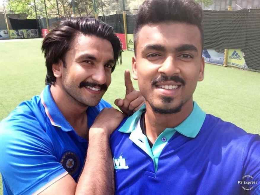 পরিচালক কবীর খান তৈরি করতে চলেছেন কপিল দেবের বায়োপিক ৷ আর এই বায়োপিকে কপিল দেবের চরিত্রে দেখা যাবে রণবীর সিংকে ৷ পরিচালক কবীর খান তৈরি করতে চলেছেন কপিল দেবের বায়োপিক ৷ আর এই বায়োপিকে কপিল দেবের চরিত্রে দেখা যাবে রণবীর সিংকে ৷