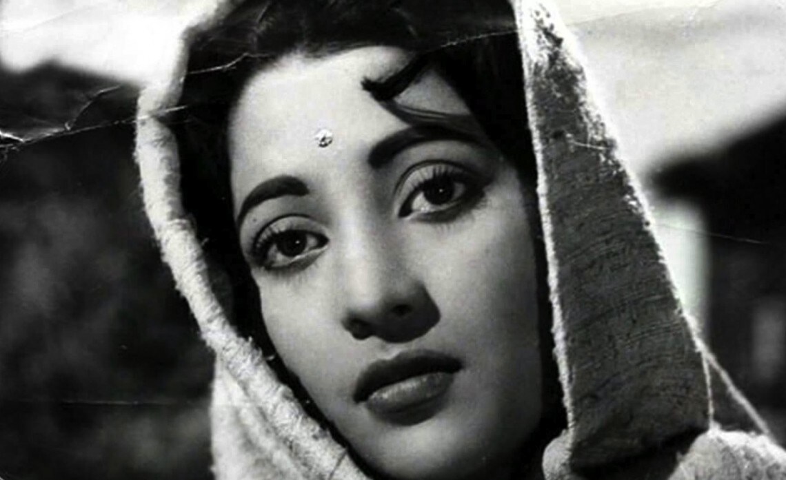 সিনেমার পর্দা থেকে অবসর নিয়ে চার দেওয়ালে নিত্য বুনে গেলেন অন্য এক রূপকথা ৷ যা কিনা অনুরাগীদের প্রশ্নের ভারেই জর্জড়িত হয়ে পড়েছিল ৷ সিনেমার পর্দা থেকে অবসর নিয়ে চার দেওয়ালে নিত্য বুনে গেলেন অন্য এক রূপকথা ৷ যা কিনা অনুরাগীদের প্রশ্নের ভারেই জর্জড়িত হয়ে পড়েছিল ৷