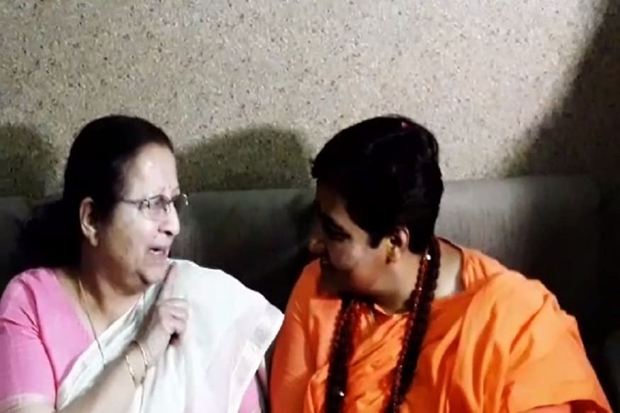 প্রজ্ঞার মন্তব্য নিয়ে বিজেপির তরফ থেকে সাফাই দেওয়া হলেও এবার প্রজ্ঞার সমর্থনে বিবৃতি দিয়েছেন বিদায়ী স্পীকার ও বিজেপি নেত্রী সুমিত্রা মহাজন । প্রজ্ঞার মন্তব্য নিয়ে বিজেপির তরফ থেকে সাফাই দেওয়া হলেও এবার প্রজ্ঞার সমর্থনে বিবৃতি দিয়েছেন বিদায়ী স্পীকার ও বিজেপি নেত্রী সুমিত্রা মহাজন ।