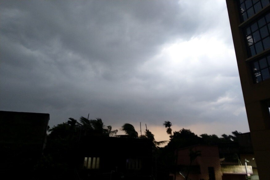 গরমে একেবারে নাজেহাল অবস্থা কলকাতাসহ গোটা দক্ষিণবঙ্গের ৷ রোদের তাপে একেবারে ওষ্ঠাগত প্রাণ৷ এরই মাধে স্বস্তির খবর দিল আলিপুর আবহাওয়া দফতর ৷ গরমে একেবারে নাজেহাল অবস্থা কলকাতাসহ গোটা দক্ষিণবঙ্গের ৷ রোদের তাপে একেবারে ওষ্ঠাগত প্রাণ৷ এরই মাধে স্বস্তির খবর দিল আলিপুর আবহাওয়া দফতর ৷