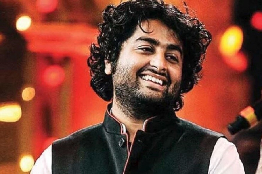 পদবী সিং হলেও অরিজিৎ আদ্যপান্ত বাঙালি পরিবেশেই বড় হয়েছে৷ বাবা পঞ্জাবি ও মা বাঙালি৷ মামার বাড়ির দিকে সকলেই সঙ্গীতচর্চার সঙ্গে যুক্ত৷ সেই থেকেই অরিজিতের ছোট থেকেই গানের দিকে ঝোঁক৷ পদবী সিং হলেও অরিজিৎ আদ্যপান্ত বাঙালি পরিবেশেই বড় হয়েছে৷ বাবা পঞ্জাবি ও মা বাঙালি৷ মামার বাড়ির দিকে সকলেই সঙ্গীতচর্চার সঙ্গে যুক্ত৷ সেই থেকেই অরিজিতের ছোট থেকেই গানের দিকে ঝোঁক৷