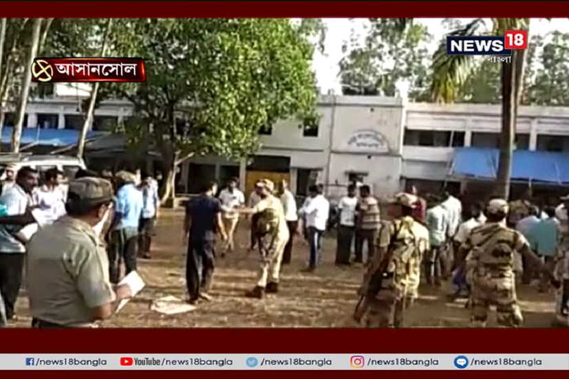 কেন্দ্রীয় বাহিনীর উপস্থিতিতে ভোট করার দাবি তোলেন তাঁরা। 