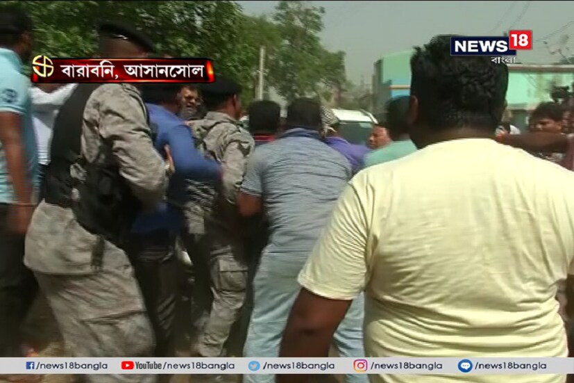 নিরাপত্তারক্ষীর সঙ্গে ধস্তাধস্তি শুরু হয় ৷ ভাঙচুর চালানো হয় গাড়িতেও ৷