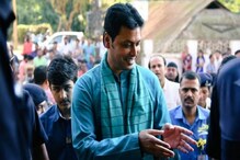 ফেসবুক পোস্টে নির্যাতনের কথা অস্বীকার বিপ্লবের দেবের স্ত্রীর ফেসবুক পোস্টে নির্যাতনের কথা অস্বীকার বিপ্লবের দেবের স্ত্রীর