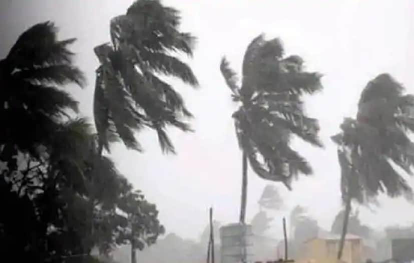 বুধবার থেকে রাজ্যের বিভিন্ন প্রান্তে ঝড় বৃষ্টি সতর্কতা রয়েছে ৷ প্রতীকী ছবি ৷