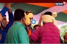 আপনি আমাদের লোক, দেবের মাথায় সম্মানের ফেট্টি বেঁধে দিলেন আদিবাসীরা, দেখুন ভিডিও আপনি আমাদের লোক, দেবের মাথায় সম্মানের ফেট্টি বেঁধে দিলেন আদিবাসীরা, দেখুন ভিডিও