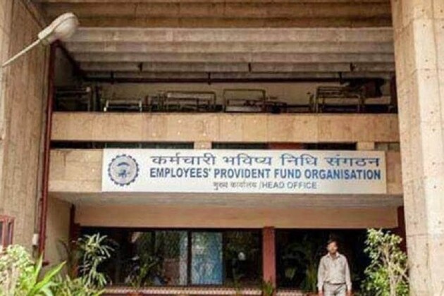 যাদের KYC লিঙ্ক করা রয়েছে তারা অনলাইনে সহজেই টাকা ট্রান্সফার বা টাকা তুলতে পারবেন ৷ যদি আপনার পিএফ অ্যাকাউন্ট ব্যাঙ্ক অ্যাকাউন্টের ডিটেল আপডেট করা না থাকে তাহলে আপনার সেটেলমেন্ট রিজেক্ট হতে পারে ৷ কেওয়াইসি ডকুমেন্টস জমা না করে থাকলে ইপিএফও সদস্যদের কোনও এসএমএস অ্যালার্ট পাঠানো হবে না ৷ যাদের KYC লিঙ্ক করা রয়েছে তারা অনলাইনে সহজেই টাকা ট্রান্সফার বা টাকা তুলতে পারবেন ৷ যদি আপনার পিএফ অ্যাকাউন্ট ব্যাঙ্ক অ্যাকাউন্টের ডিটেল আপডেট করা না থাকে তাহলে আপনার সেটেলমেন্ট রিজেক্ট হতে পারে ৷ কেওয়াইসি ডকুমেন্টস জমা না করে থাকলে ইপিএফও সদস্যদের কোনও এসএমএস অ্যালার্ট পাঠানো হবে না ৷