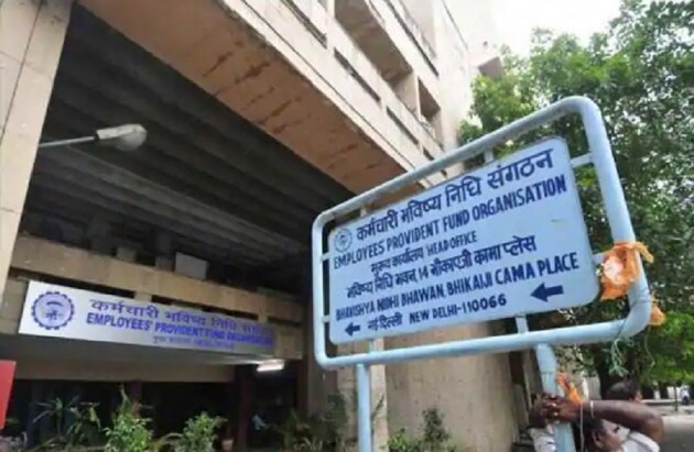 ইপিএফও UAN পোর্টাল https://unifiedportal-mem.epfindia.gov.in/memberinterface/ পেজে গিয়ে আপনি আপনার কেওয়াইসি ডিটেল আপডেট করতে পারবেন ৷ ইপিএফও UAN পোর্টাল https://unifiedportal-mem.epfindia.gov.in/memberinterface/ পেজে গিয়ে আপনি আপনার কেওয়াইসি ডিটেল আপডেট করতে পারবেন ৷