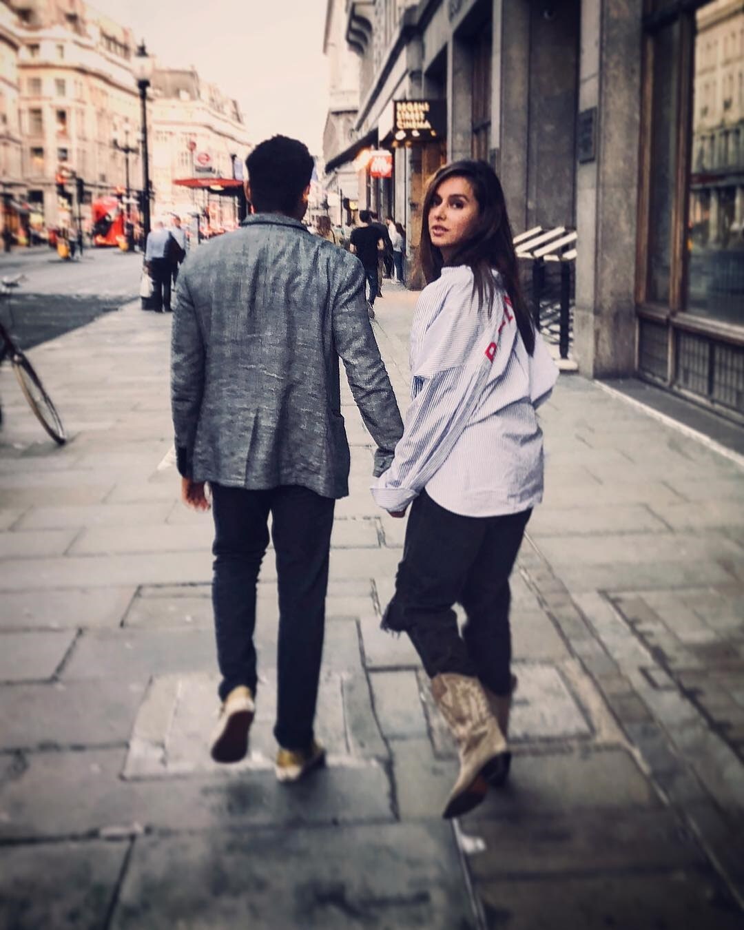 • এখন অবশ্য লেডি লভের সঙ্গে গাঁটছড়া বাঁধতে পুরোদমে প্রস্তুতি নিচ্ছেন ফারহান ৷ ছবি: ইনস্টাগ্রাম ৷ • এখন অবশ্য লেডি লভের সঙ্গে গাঁটছড়া বাঁধতে পুরোদমে প্রস্তুতি নিচ্ছেন ফারহান ৷ ছবি: ইনস্টাগ্রাম ৷