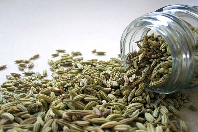 মৌরি খুব ঠান্ডা একটি মশলা৷ স্বাভাবিক ভাবে শরীর ঠান্ডা রাখে মৌরি৷ হজমের সমস্যা ও কোষ্ঠকাঠিন্যও দূরে রাখে মৌরি৷