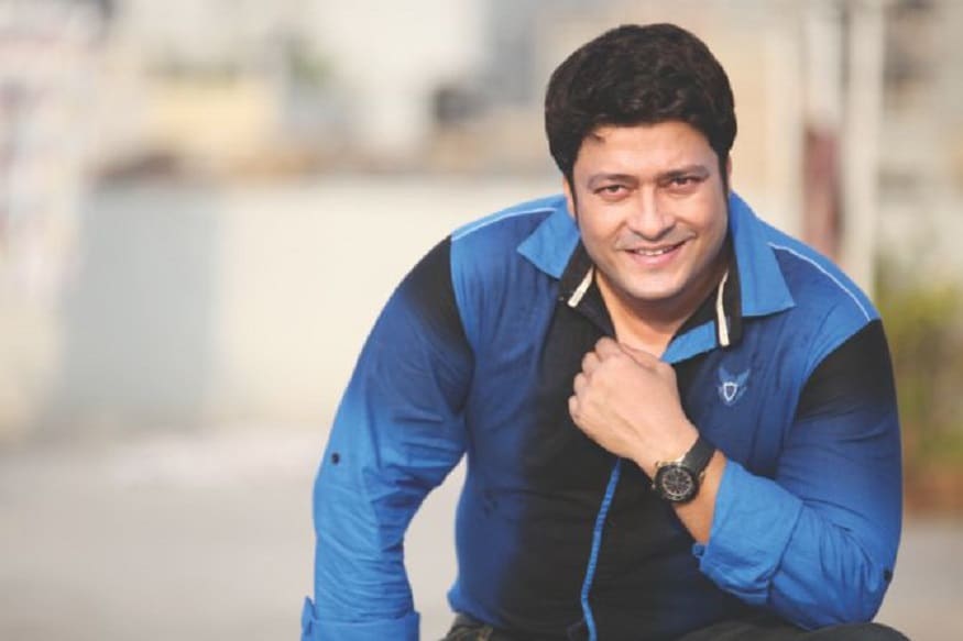 তৃণমূলের প্রচারমঞ্চে এসে বিপাকে বাংলাদেশের অভিনেতা ফিরদৌস। ঘটনার পূর্ণ তদন্ত রিপোর্ট হাতে পাওয়ার পর বাংলাদেশি অভিনেতা ফিরদৌস আহমেদের বিজনেস ভিসা বাতিল করল কেন্দ্রীয় স্বরাষ্ট্রমন্ত্রক ৷ একইসঙ্গে ফিরদৌসকে অবিলম্বে ভারত ছাড়ার নির্দেশ দিয়ে নোটিশও জারি করা হয়েছে ৷ ভিসার গুরুত্বপূর্ণ নিয়ম ভাঙায় তাকে কালোতালিকাভুক্ত করা হয়েছে বলে খবর ৷ তৃণমূলের প্রচারমঞ্চে এসে বিপাকে বাংলাদেশের অভিনেতা ফিরদৌস। ঘটনার পূর্ণ তদন্ত রিপোর্ট হাতে পাওয়ার পর বাংলাদেশি অভিনেতা ফিরদৌস আহমেদের বিজনেস ভিসা বাতিল করল কেন্দ্রীয় স্বরাষ্ট্রমন্ত্রক ৷ একইসঙ্গে ফিরদৌসকে অবিলম্বে ভারত ছাড়ার নির্দেশ দিয়ে নোটিশও জারি করা হয়েছে ৷ ভিসার গুরুত্বপূর্ণ নিয়ম ভাঙায় তাকে কালোতালিকাভুক্ত করা হয়েছে বলে খবর ৷