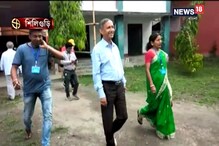 শিলিগুড়ি ভোটকেন্দ্রে ভোট দিলেন উত্তরবঙ্গ উন্নয়ন মন্ত্রী গৌতম দেব শিলিগুড়ি ভোটকেন্দ্রে ভোট দিলেন উত্তরবঙ্গ উন্নয়ন মন্ত্রী গৌতম দেব