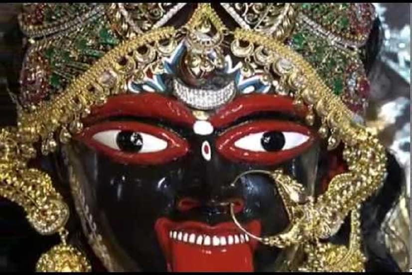 মায়ের মধুর নামে রয়েছে মুক্তির পথ ৷ ঠাকুর শ্রীশ্রী রামকৃষ্ণ পরমহংসদেব এই মন্দিরেই প্রধান পুরোহিত ৷