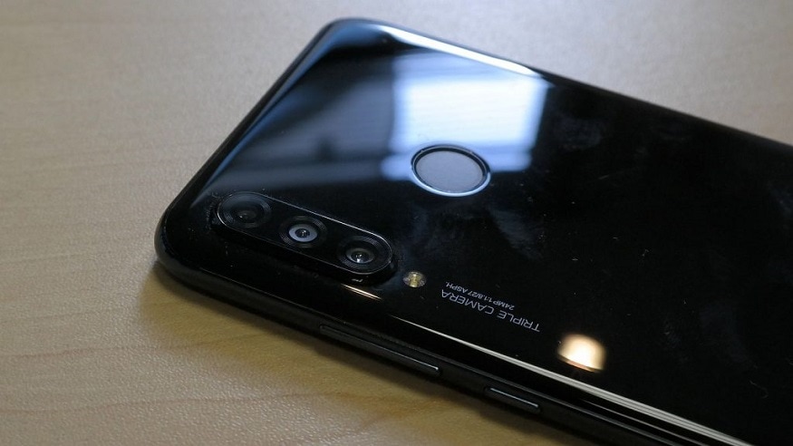 Huawei P30 Lite ফোনে রয়েছে 6.15 ইঞ্চি FHD ডিসপ্লে, উপরে রয়েছে টিয়ারড্রপ নচ। Huawei P30 Lite এর ওজন 159 গ্রাম। ফোনের পিছনে রয়েছে ফিঙ্গারপ্রিন্ট সেন্সর। ফোনের ভিতরে থাকছে Kirin 710 চিপসেট Huawei P30 Lite ফোনে রয়েছে 6.15 ইঞ্চি FHD ডিসপ্লে, উপরে রয়েছে টিয়ারড্রপ নচ। Huawei P30 Lite এর ওজন 159 গ্রাম। ফোনের পিছনে রয়েছে ফিঙ্গারপ্রিন্ট সেন্সর। ফোনের ভিতরে থাকছে Kirin 710 চিপসেট