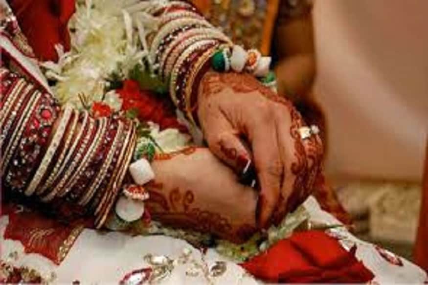 নতুন সঙ্গী যখন বাড়িতে আসবে তখন পরিবেশের সঙ্গে তাঁকে কোনও সব কিছু মানিয়ে নিতে হবে এই বলে তাঁকে সময় দিতে হবে ৷ প্রতীকী ছবি ৷ নতুন সঙ্গী যখন বাড়িতে আসবে তখন পরিবেশের সঙ্গে তাঁকে কোনও সব কিছু মানিয়ে নিতে হবে এই বলে তাঁকে সময় দিতে হবে ৷ প্রতীকী ছবি ৷