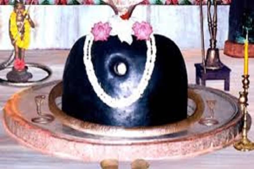 সোমবার বাবা তারকনাথ বা মহাদেবের দিন তাই বলে এই নয় যে অন্য কোনও দিনে মহাদেবের পুজো করা যাবেনা ৷ প্রতীকী ছবি ৷ সোমবার বাবা তারকনাথ বা মহাদেবের দিন তাই বলে এই নয় যে অন্য কোনও দিনে মহাদেবের পুজো করা যাবেনা ৷ প্রতীকী ছবি ৷
