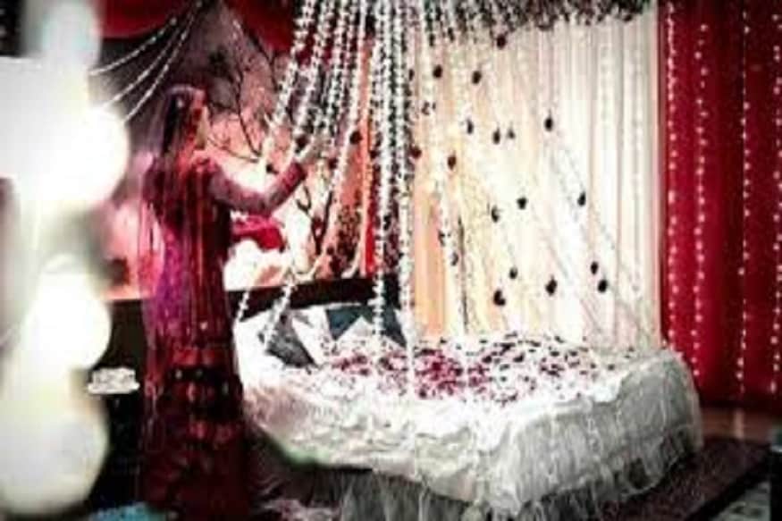 ফুলশয্যা প্রতিটি মানুষের জীবনের এক স্বপ্নের রাত ৷ এই দিন অনেক কিছু সাবধানতা অবলম্বন করতে হয় ৷ প্রতীকী ছবি ৷ ফুলশয্যা প্রতিটি মানুষের জীবনের এক স্বপ্নের রাত ৷ এই দিন অনেক কিছু সাবধানতা অবলম্বন করতে হয় ৷ প্রতীকী ছবি ৷