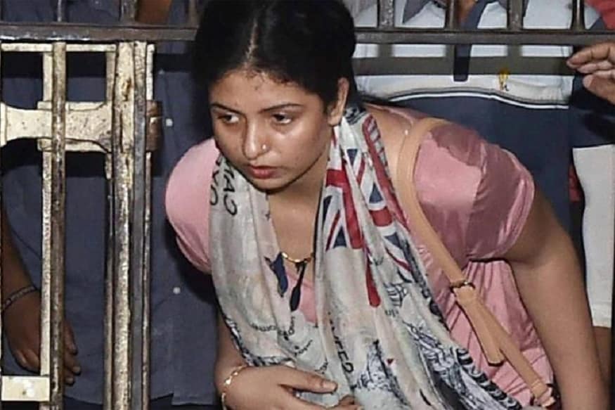 হাসিন জাহান ফের শিরোনামে এলেন শ্বশুরবাড়ি গিয়ে ৷ জোর করে শ্বশুরবাড়িতে ঢুকে গোলযোগ বাধানোর অভিযোগে তাঁকে পুলিশ ধরে নিয়ে যায় ৷ Photo -File হাসিন জাহান ফের শিরোনামে এলেন শ্বশুরবাড়ি গিয়ে ৷ জোর করে শ্বশুরবাড়িতে ঢুকে গোলযোগ বাধানোর অভিযোগে তাঁকে পুলিশ ধরে নিয়ে যায় ৷ Photo -File