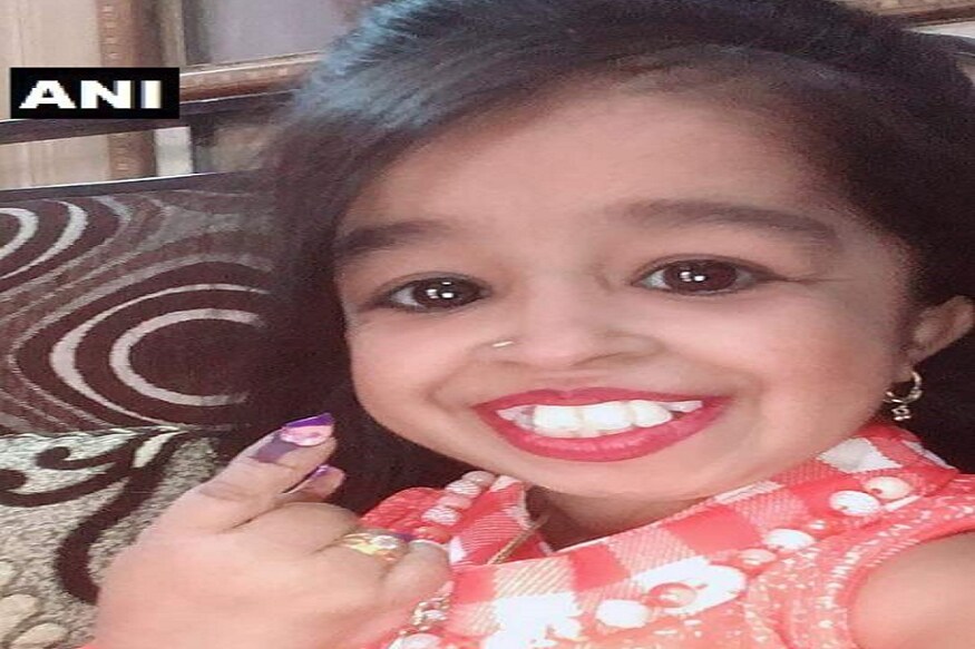 বিশ্বের সবথেকে ক্ষুদ্র উচ্চতার মহিলা হিসেবে গিনেস বুক অফ ওয়ার্ল্ড রেকর্ডে জায়গা পেয়েছেন জ্যোতি বিশ্বের সবথেকে ক্ষুদ্র উচ্চতার মহিলা হিসেবে গিনেস বুক অফ ওয়ার্ল্ড রেকর্ডে জায়গা পেয়েছেন জ্যোতি