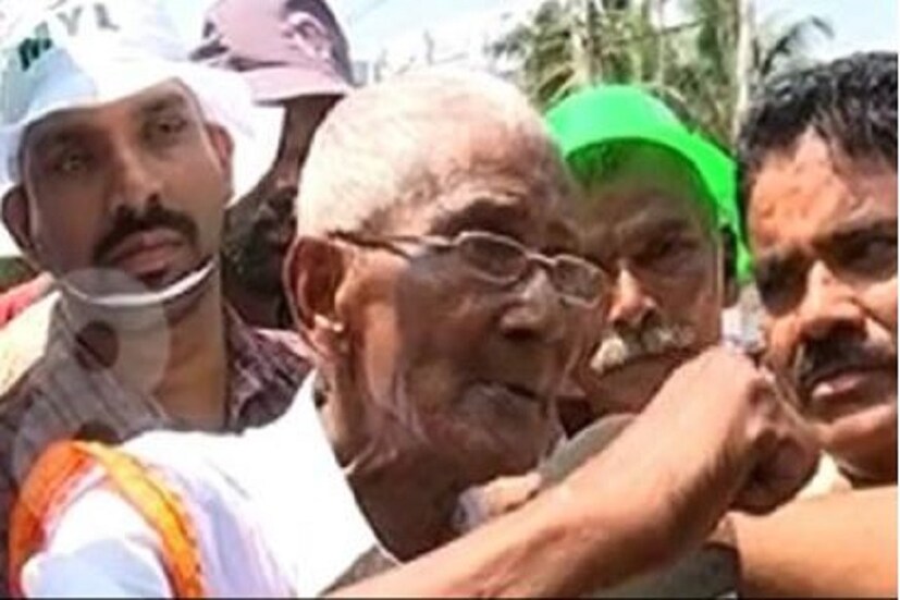 ওয়েনাড কেন্দ্র থেকে নির্বাচনে লড়বেন রাহুল গান্ধি। আজ মনোনয়ন জমা দিয়েছেন কংগ্রেস সভাপতি। ওয়েনাডে রাহুলকে  সমর্থন জানাতে উপচে পড়েছিল ভিড় । তাঁদের মধ্যে ছিলেন ১১১ বছর বয়সী এই বৃদ্ধও । 