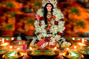 আগামিকাল একে চতুর্দশী তার উপরে লক্ষ্মীবার, এই উপকরণে পুজো দিলে জীবনভর অন্নের অভাব হবেনা