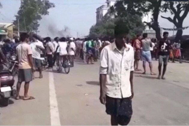 সোমবার এই এলাকাতেই ছিল লোকসভা নির্বাচন ৷ নির্বাচনের শেষেই ঘটে এই ঘটনাটি ৷ মদ্যপানের পর বেশ কয়েকজন ঘটনাস্থলেই অসুস্থ হয়ে পড়েন ৷ বেশ কয়েকজন সংজ্ঞাও হারিয়ে ফেলেন ৷ স্থানীয় হাসপাতালে ভর্তি করা হয়েছে আহতদের ৷ এদের মধ্যে বেশ কয়েকজনের অবস্থা আশঙ্কাজনক ৷ তাদের এসসিবি মেডিকেল হাসপাতালে ভর্তি করা হয়েছে ৷ সোমবার এই এলাকাতেই ছিল লোকসভা নির্বাচন ৷ নির্বাচনের শেষেই ঘটে এই ঘটনাটি ৷ মদ্যপানের পর বেশ কয়েকজন ঘটনাস্থলেই অসুস্থ হয়ে পড়েন ৷ বেশ কয়েকজন সংজ্ঞাও হারিয়ে ফেলেন ৷ স্থানীয় হাসপাতালে ভর্তি করা হয়েছে আহতদের ৷ এদের মধ্যে বেশ কয়েকজনের অবস্থা আশঙ্কাজনক ৷ তাদের এসসিবি মেডিকেল হাসপাতালে ভর্তি করা হয়েছে ৷