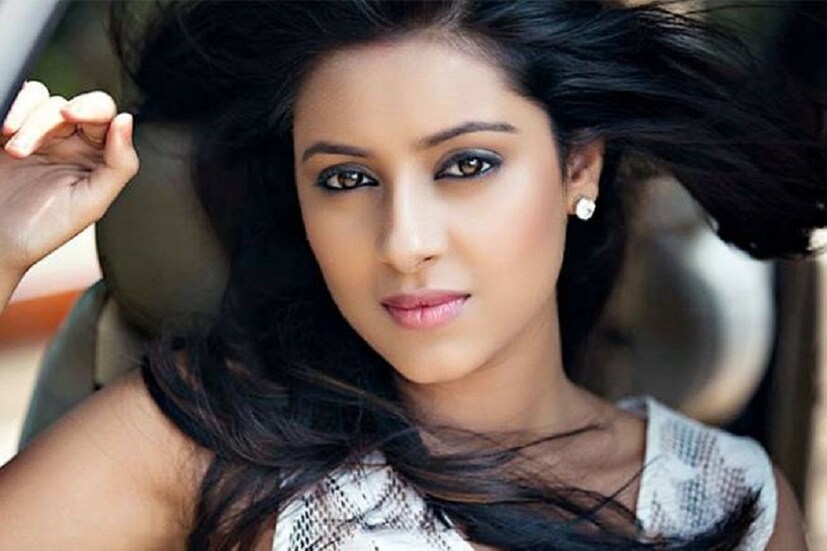 দেখতে দেখতে তিন বছর পার ৷ হঠাৎ গোটা বিশ্বকে হতবাক করে চলে গিয়েছিলেন টেলি ধারাবাহিকের জনপ্রিয় অভিনেত্রী প্রত্যুষা বন্দ্যোপাধ্যায় ৷ বেছে নিয়ে ছিলেন, আত্ম হননের পথ ৷ ঝড় উঠেছিল গোটা বিনোদন জগতে ৷ বিতর্কও উঠেছিল ৷ কেরিয়ারের মধ্যগগণে থেকে কেন হঠাৎ আত্মহত্যার পথ বেছে নিলেন প্রত্যুষা? রহস্য দানা বেঁধেছিল ৷ 
